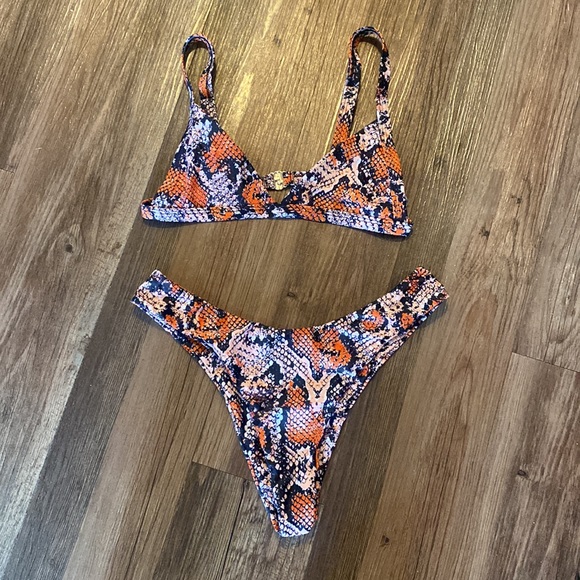 Zaful printed bikini.  Size small.  Worn only once - Picture 3 of 8